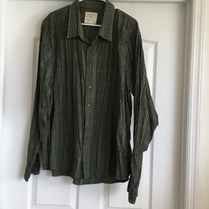 Wrangler Men's Olive Button Down Shirt